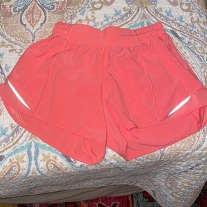 lulu lemon size 6 4 inch shorts. perfect condition!